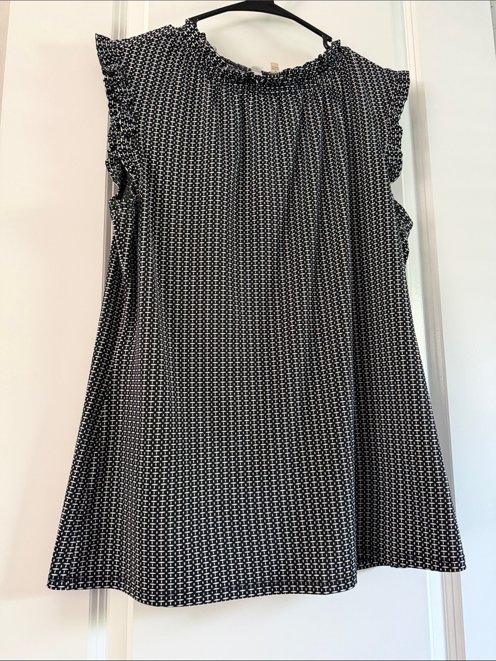 NY COLLECTION Chalet Black & White Geometric Ruffle Sleeve shirt